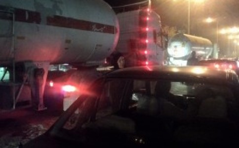 کامیون ها معضل ترافیک شهر زابل/ وقتی عدم تکمیل کمربندی آیت الله سیستانی ماشین های سنگین را روانه شهر می کند