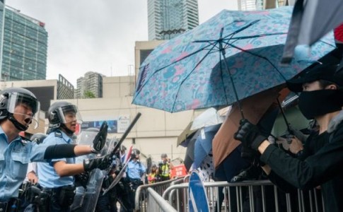 تظاهرات علیه چین در هنگ‌کنگ، هم‌زمان با تنش اقتصادی پکن و واشنگتن