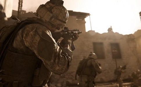 تعویض خشاب بدون خارج شدن از حالت هدف‌گیری در Call of Duty: Modern Warfare