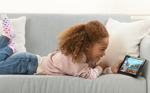تاثیرات غیرقابل جبران بازی با تبلت و تماشای تلویزیون بر ذهن کودکان