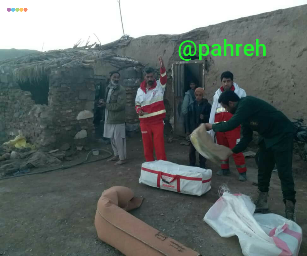 کمک پاسداران سپاه ایرانشهر به مناطق سیل زده