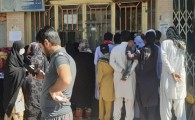 شلوغی نانوایی ها در سیستان وبلوچستان مردم را کلافه کرد/کمبود آرد یا گرانی و قاچاق کدام مقصر اصلی است؟