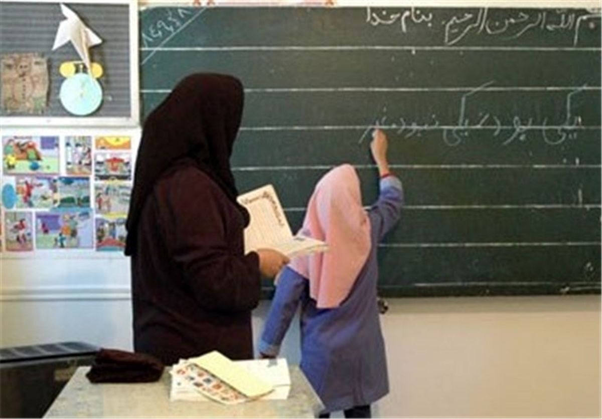 جذب معلم؛ راهکار رفع چالش کمبود نیرو/ وجود بیش از یکصد هزار بازمانده از تحصیل در پهناورترین استان کشور