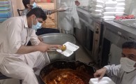 اجرای مرحله سوم پویش "ایران همدل" در سراوان/ 7 هزار پرس غذای گرم توزیع شد