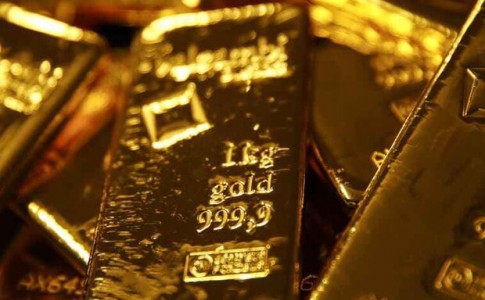 قیمت جهانی طلا بالاتر از ۱٫۹۰۰ دلار باقی ماند