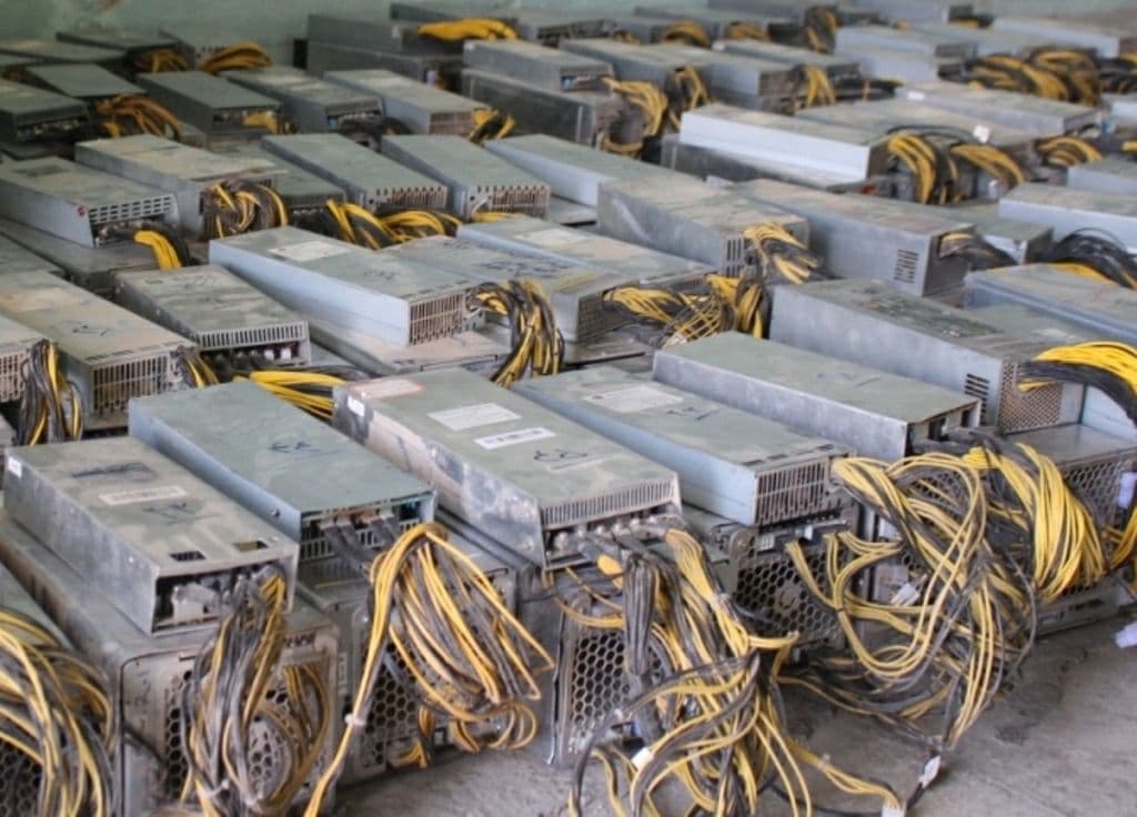 کشف ۲۱ دستگاه ماینر استخراج ارز دیجیتال در جنوب شرق/دستگیری ۳ سوداگر مرگ قبل از قاچاق مواد مخدر به عمق کشور
