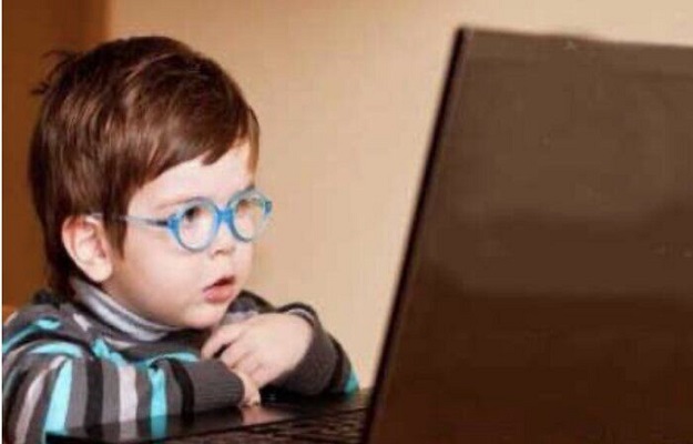 کودکی هایی که در سایه فضای مجازی و غفلت والدین به یغما می رود/بیماری‌های ناشی از تکنولوژی؛ در انتظار کودکان مدرن امروزی