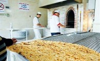 کرونا در تنور داغ نانوایی‌ها بازار گرمی دارد/صف های طولانی نان، معضل جدید مردم ایرانشهر