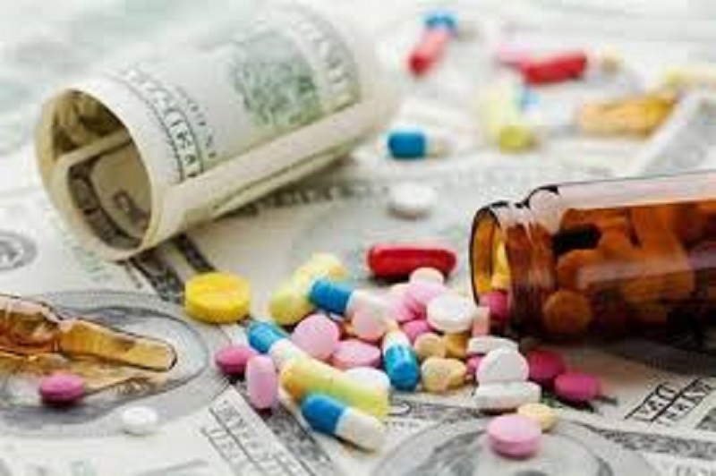 نسخه‌های پر شده از دارو در هامون/ درآمدزایی مافیای دارو با تجویز «بازار آزاد»