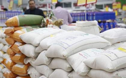 ۱۰ تن برنج و شکر تنظیم بازار در تفتان توزیع شد