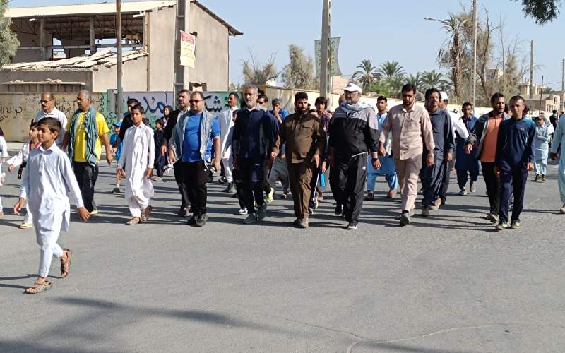 همایش پیاده روی خانوادگی گرامیداشت هفته دفاع مقدس در سراوان