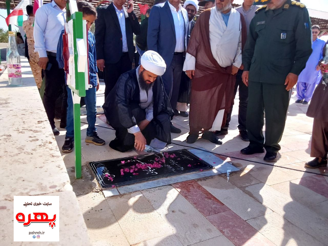 غبارروبی مزار شهدا به مناسبت هفته دفاع مقدس در شهرستان ایرانشهر