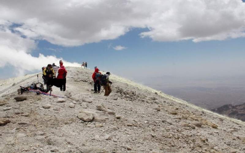  ۱۲۰۰ کوهنورد به قله تفتان صعود کردند